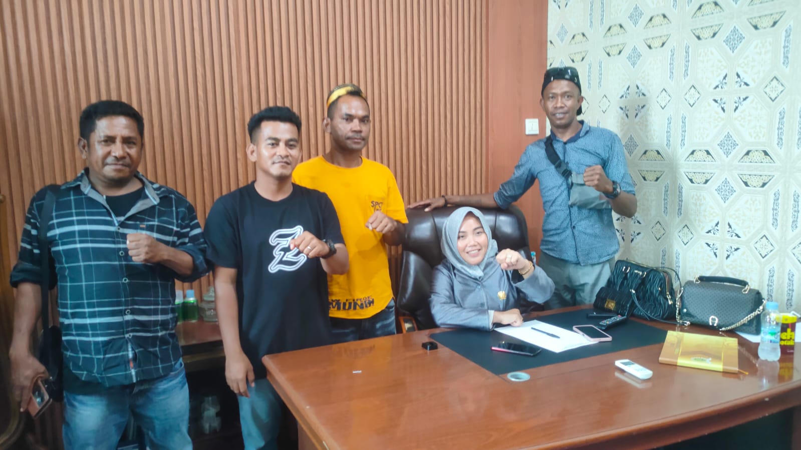 Foto : Anggota DPRD Kutim Bersama Pemuda Kaubun