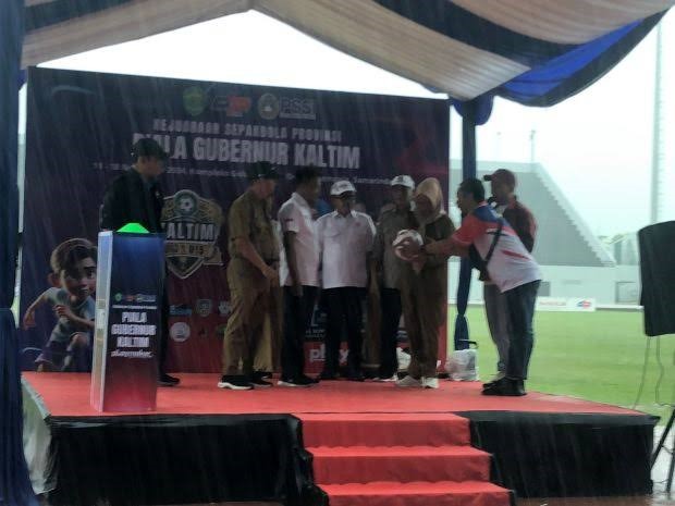 Foto : Agenda Pembukaan Kejuaraan Sepakbola Piala Gubernur Kaltim U13 dan U15.