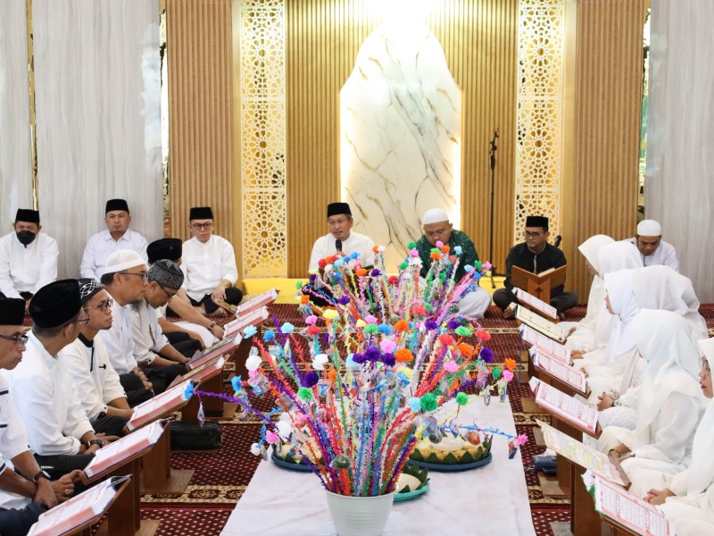 Asisten III dan Jajaran DPRD Kukar Pererat Ukhuwah di Peringatan Nuzulul Quran