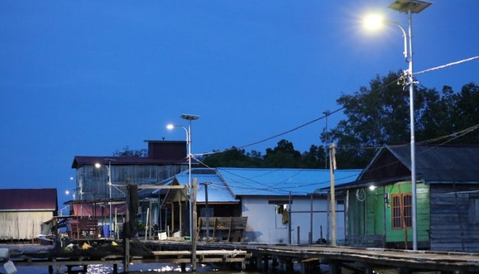 Resmikan Listrik Komunal, Bupati Dorong Peningkatan Kesejahteraan di Desa Tani Baru