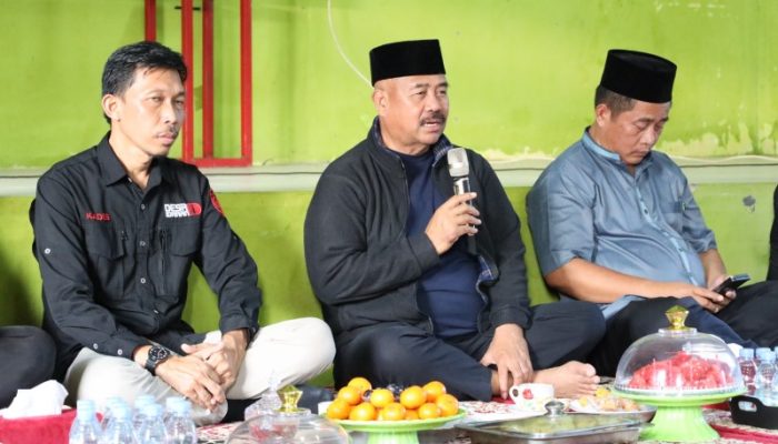 Bupati Kukar Edi Damansyah Serahkan Bantuan Fasilitas Ibadah untuk Majelis Taklim Desa Rapak Lambur