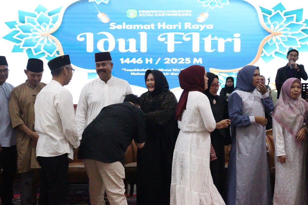 Edi Damansyah dan Keluarga Rayakan Lebaran dengan Halal Bihalal di Pendopo Odah Etam