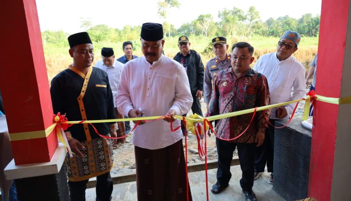 Bupati Edi Resmikan SMP Negeri 6 dan Posyandu, Tekankan Peningkatan SDM dan Kesehatan di Kukar
