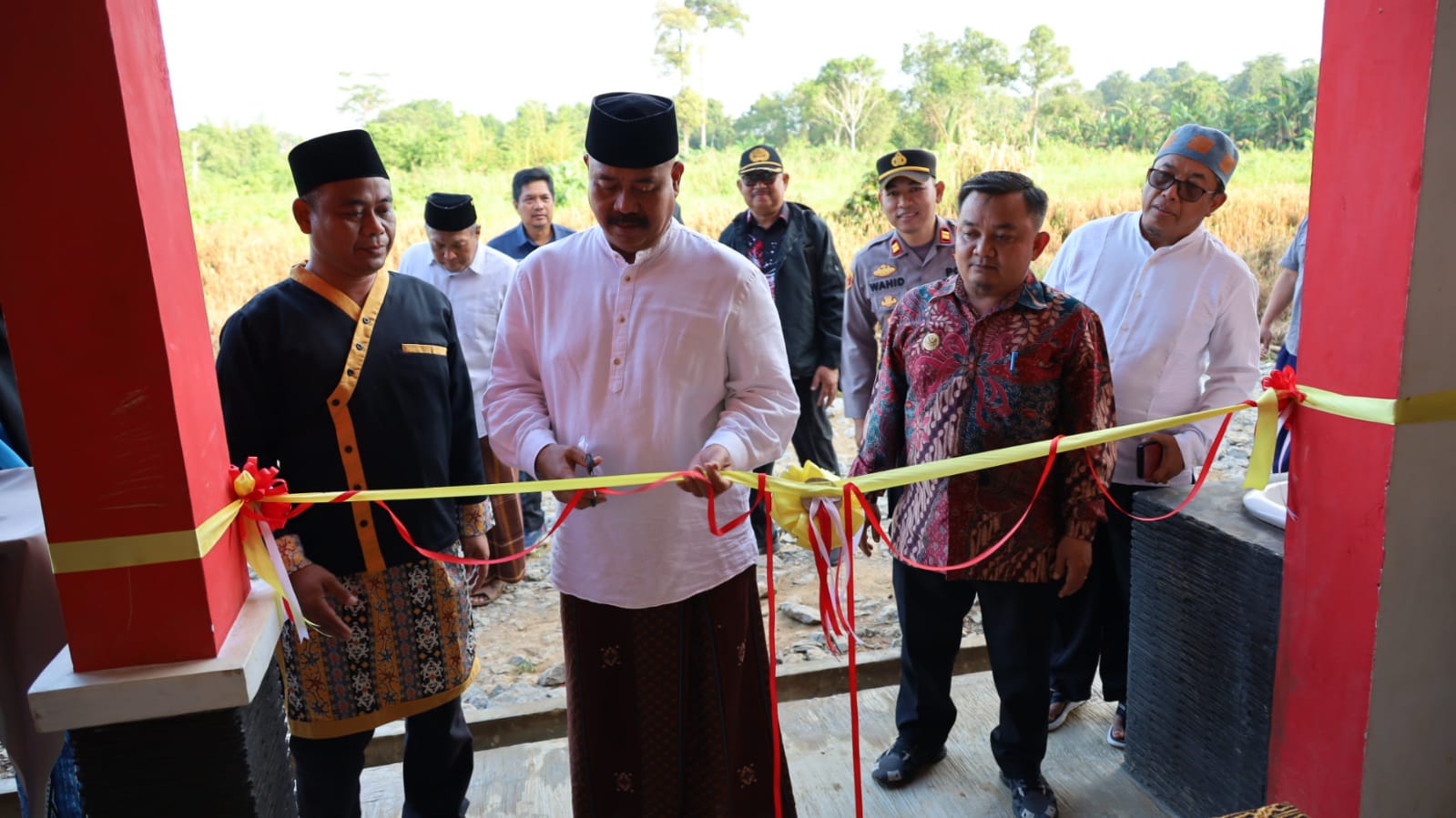 Bupati Edi Resmikan SMP Negeri 6 dan Posyandu, Tekankan Peningkatan SDM dan Kesehatan di Kukar