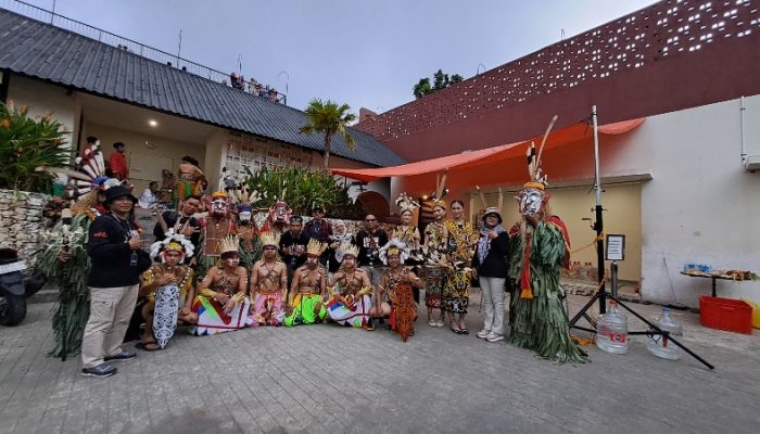Drama Tari Dayak Kukar Getarkan Obelix Jogja, Kisah Tradisi dan Magis Menyatu