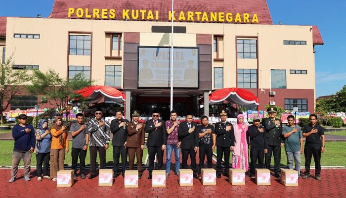 Bupati Kukar Pimpin Upacara Hari Bhayangkara ke-79, Apresiasi Dedikasi Polres Kukar