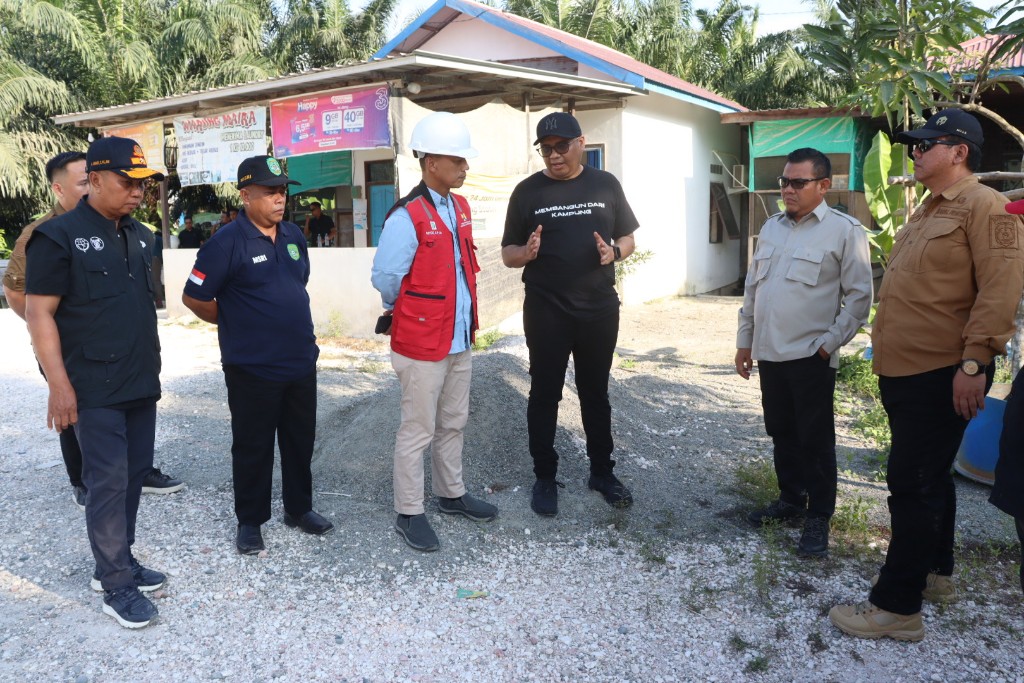 Bupati Kukar Tinjau Pembangunan Jalan Poros Hulu Mahakam, Target Rampung Tahun Depan