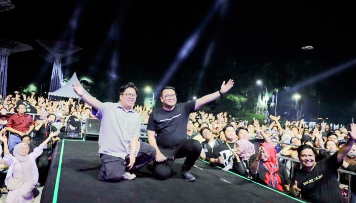 Ribuan Warga Tumpah Ruah di Taman Kota Raja, Ungu & J-Rocks Guncang Malam Syukuran Aul–Rendi